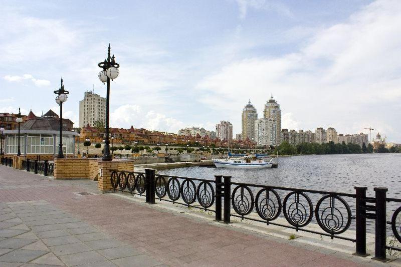 Dream Town Apartment Kiev Exteriör bild